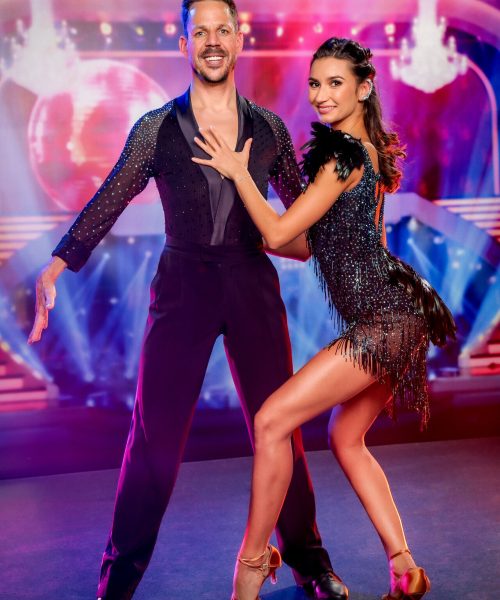 "Dancing Stars 2021", Nach vielen Wochen harten Trainings müssen die verbliebenen fünf Paare wieder zwei Tänze absolvieren.Im Bild: Bernhard Kohl & Vesela Dimova. SENDUNG: ORF eins - FR - 05.11.2021 - 20:15 UHR. - Veroeffentlichung fuer Pressezwecke honorarfrei ausschliesslich im Zusammenhang mit oben genannter Sendung oder Veranstaltung des ORF bei Urhebernennung. Foto: ORF/Günther Pichlkostner. Anderweitige Verwendung honorarpflichtig und nur nach schriftlicher Genehmigung der ORF-Fotoredaktion. Copyright: ORF, Wuerzburggasse 30, A-1136 Wien, Tel. +43-(0)1-87878-13606