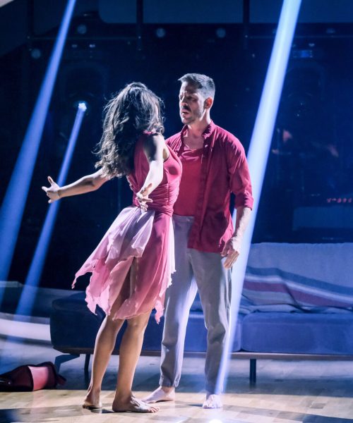 "Dancing Stars 2021", "Das Finale." Caroline Athanasiadis ist österreichs "Dancing Star 2021"! Gemeinsam mit Tanzpartner Danilo Campisi erhielt sie am Freitag, dem 26. November, beim großen Finale des ORF-Tanzevents die meisten Punkte. Auf dem zweiten Platz landeten Jasmin Ouschan und Florian Gschaider.Im Bild: Bernhard Kohl, Vesela Dimova. SENDUNG: ORF eins - FR - 26.11.2021 - 20:15 UHR. - Veroeffentlichung fuer Pressezwecke honorarfrei ausschliesslich im Zusammenhang mit oben genannter Sendung oder Veranstaltung des ORF bei Urhebernennung. Foto: ORF/Hans Leitner. Anderweitige Verwendung honorarpflichtig und nur nach schriftlicher Genehmigung der ORF-Fotoredaktion. Copyright: ORF, Wuerzburggasse 30, A-1136 Wien, Tel. +43-(0)1-87878-13606
