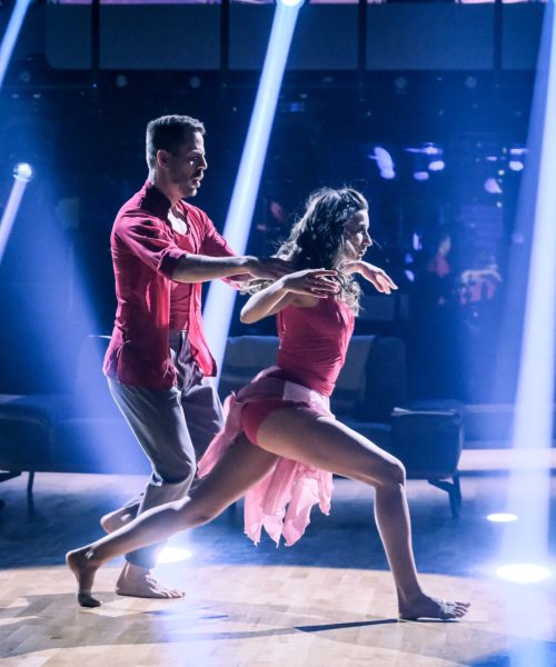 "Dancing Stars 2021", "Das Finale." Caroline Athanasiadis ist österreichs "Dancing Star 2021"! Gemeinsam mit Tanzpartner Danilo Campisi erhielt sie am Freitag, dem 26. November, beim großen Finale des ORF-Tanzevents die meisten Punkte. Auf dem zweiten Platz landeten Jasmin Ouschan und Florian Gschaider.Im Bild: Bernhard Kohl, Vesela Dimova. SENDUNG: ORF eins - FR - 26.11.2021 - 20:15 UHR. - Veroeffentlichung fuer Pressezwecke honorarfrei ausschliesslich im Zusammenhang mit oben genannter Sendung oder Veranstaltung des ORF bei Urhebernennung. Foto: ORF/Hans Leitner. Anderweitige Verwendung honorarpflichtig und nur nach schriftlicher Genehmigung der ORF-Fotoredaktion. Copyright: ORF, Wuerzburggasse 30, A-1136 Wien, Tel. +43-(0)1-87878-13606